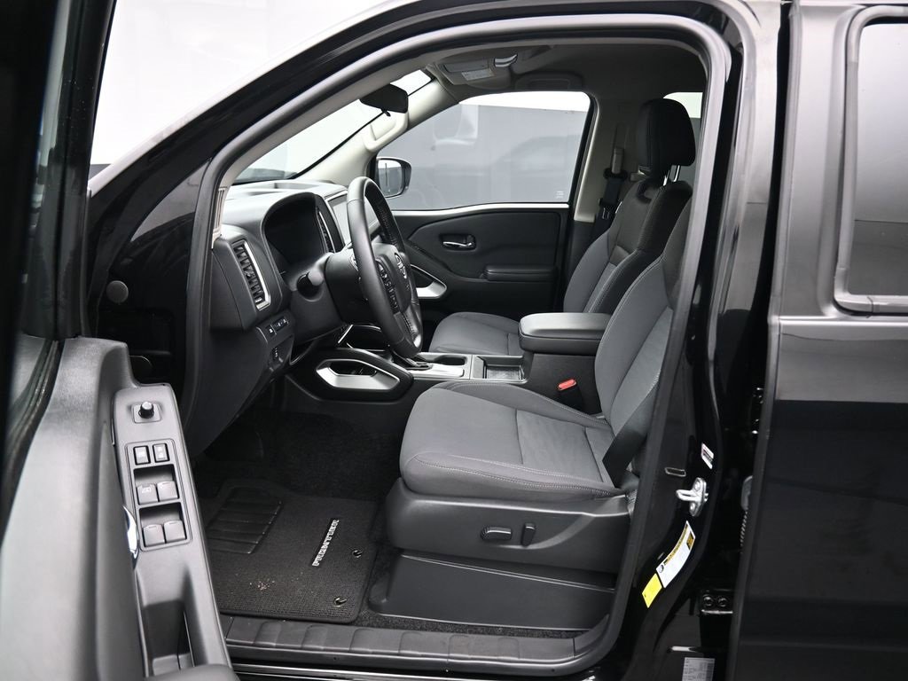 Used 2024 Nissan Frontier SV w/ SV Convenience Package image 11