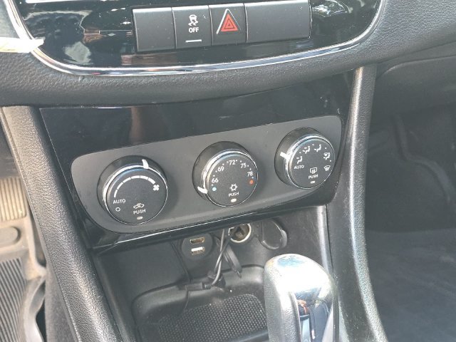 Used 2012 Chrysler 200 Touring FWD image 22