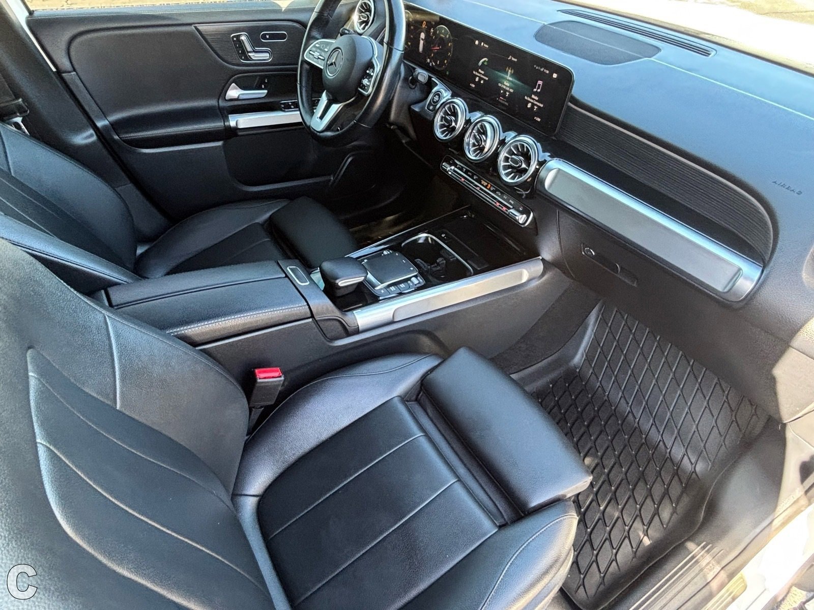 Used 2023 Mercedes-Benz GLB 250 image 29