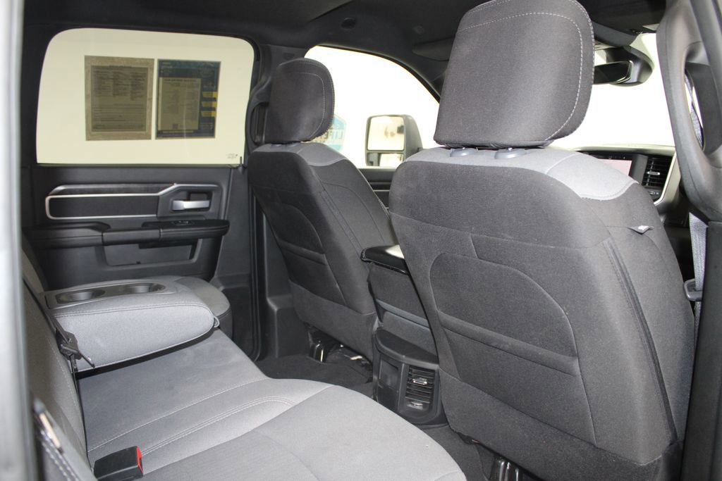 Used 2024 RAM 3500 Big Horn image 33
