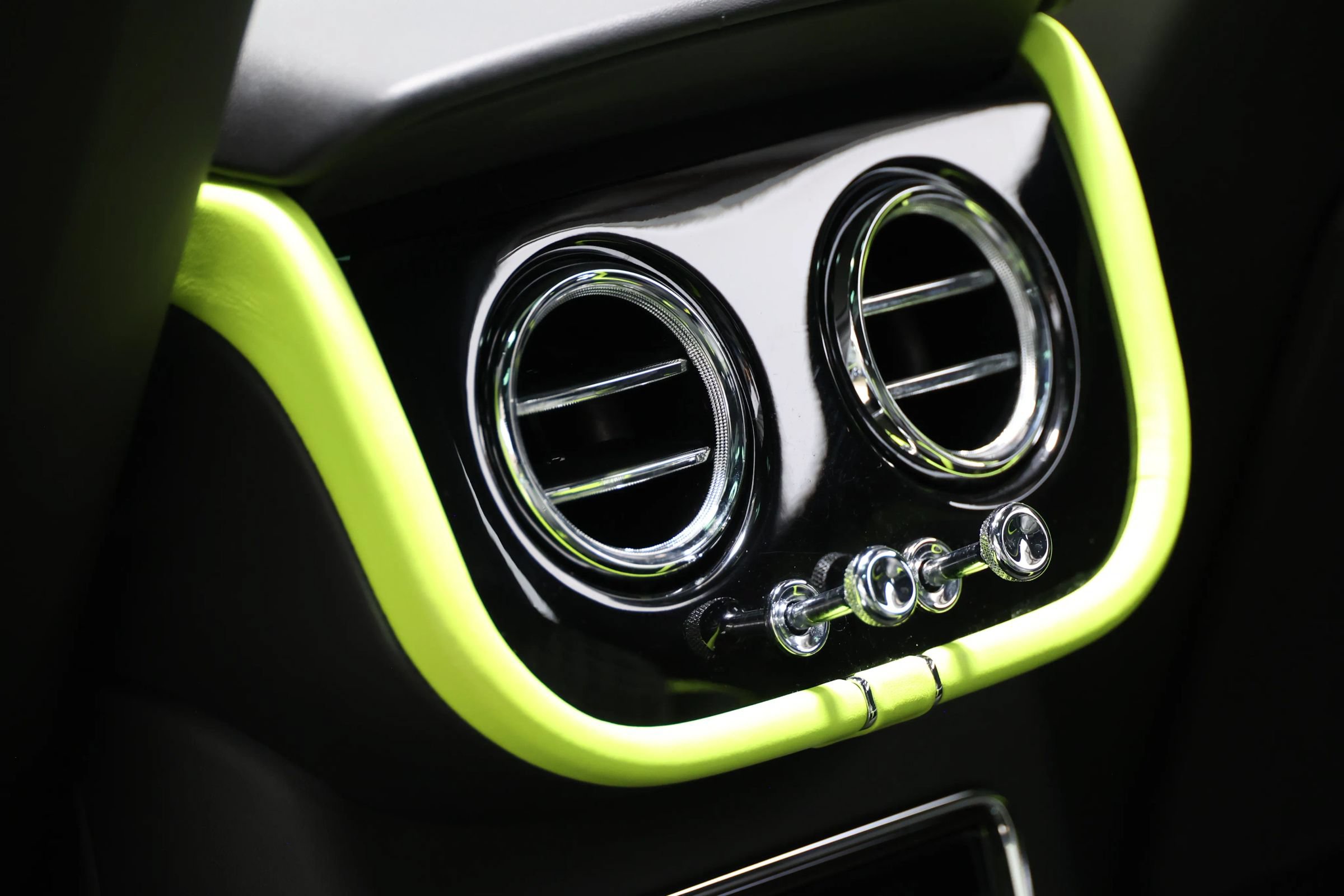 Used 2023 Bentley Bentayga AWD/4WD image 65