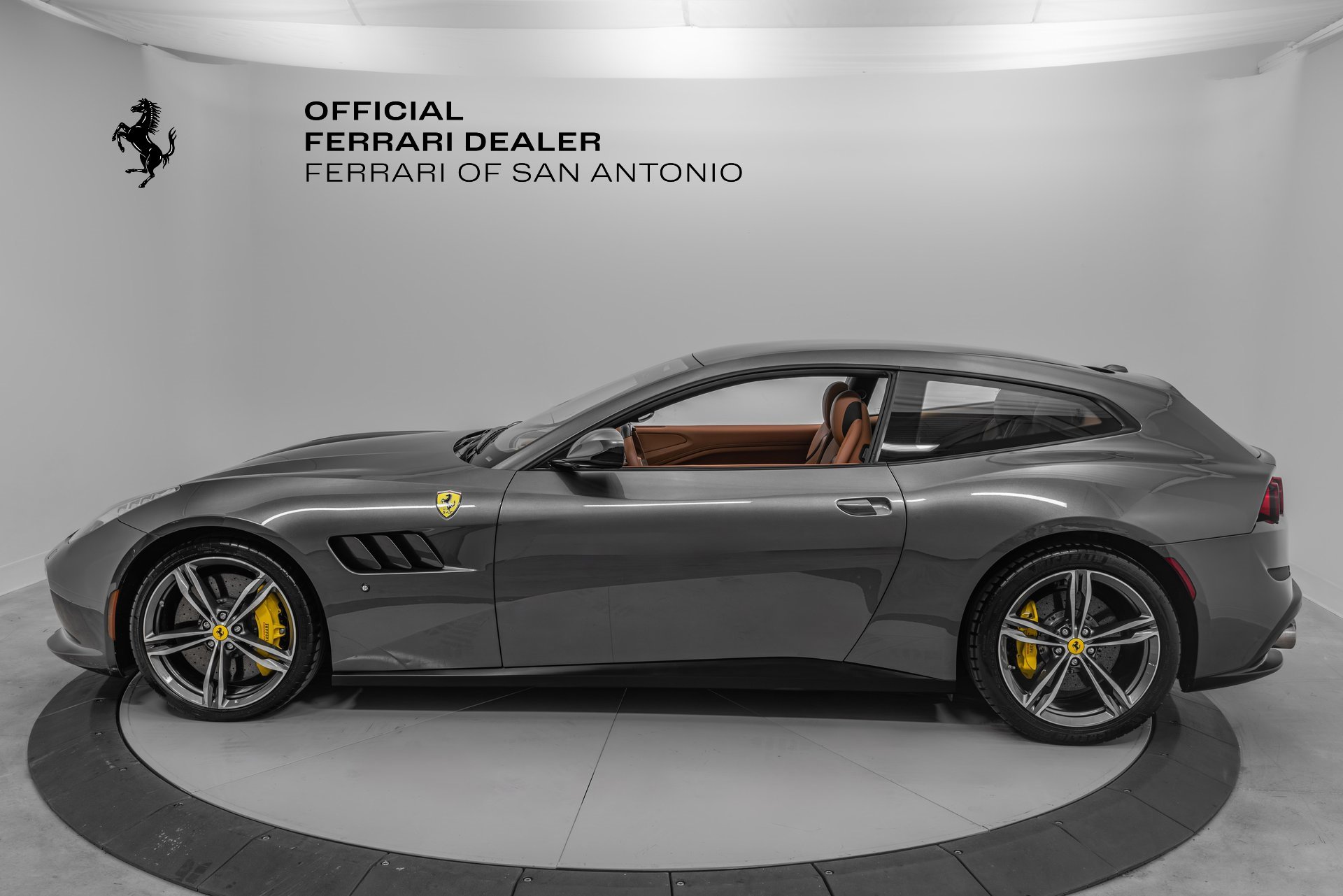 Certified 2019 Ferrari GTC4Lusso V12 image 3