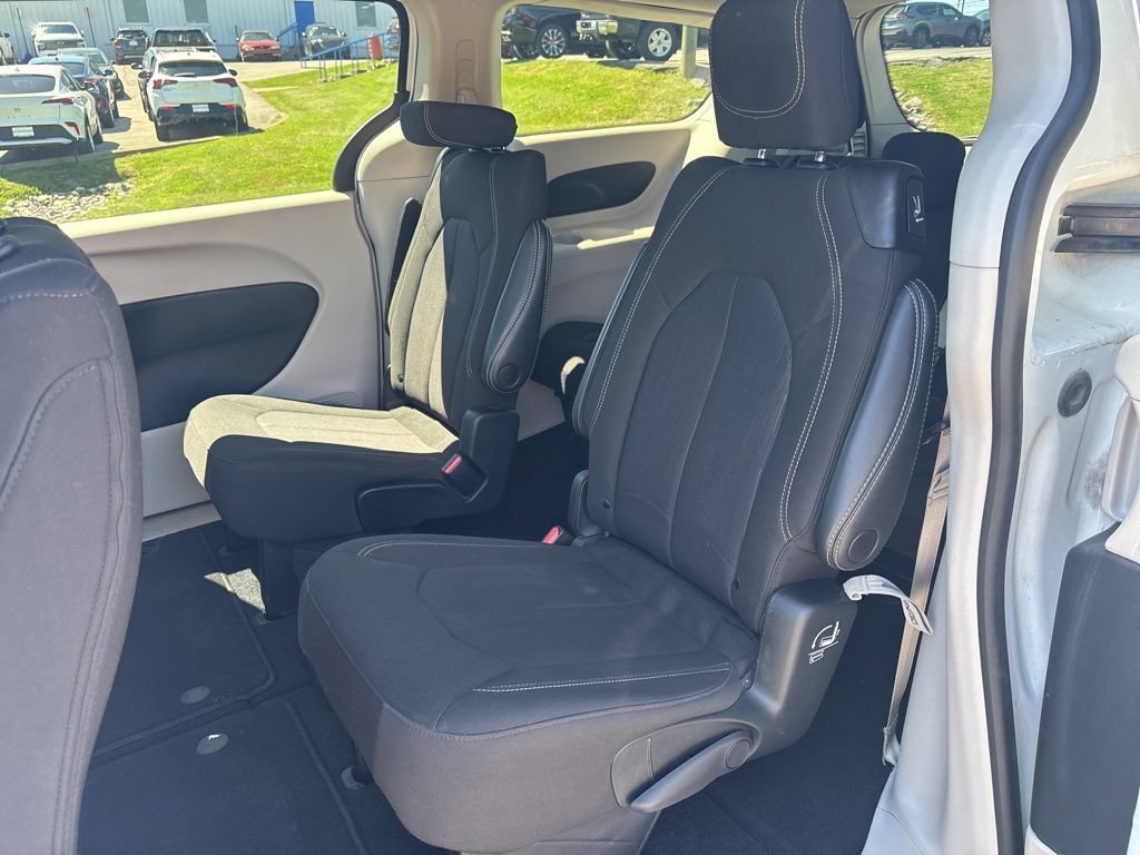 Used 2023 Chrysler Voyager LX FWD image 8