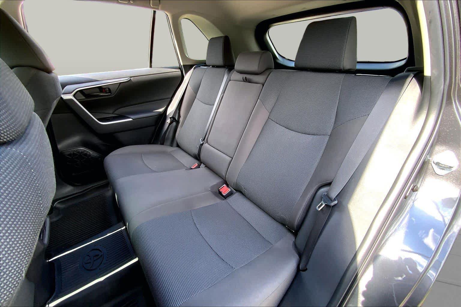 Used 2024 Toyota RAV4 LE FWD image 20