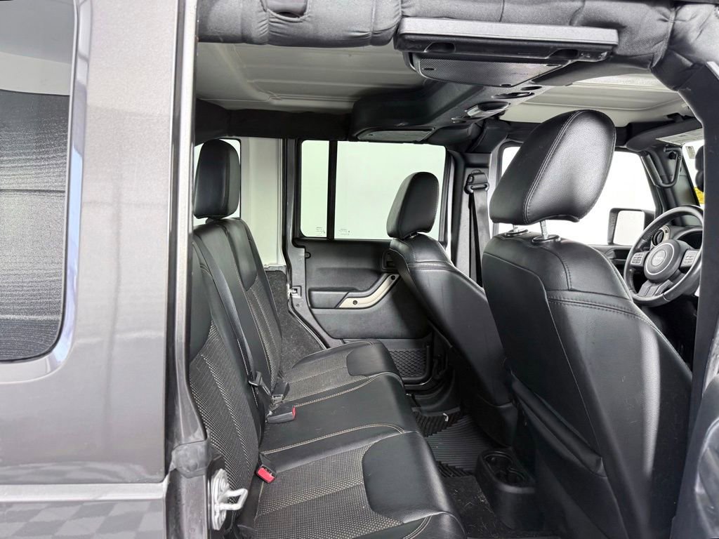 Used 2016 Jeep Wrangler Unlimited Sahara image 23
