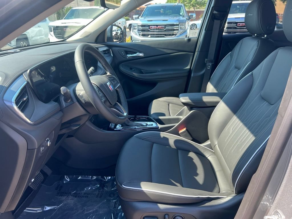 Used 2025 Buick Encore GX Avenir w/ Avenir Technology Package AWD/4WD image 15