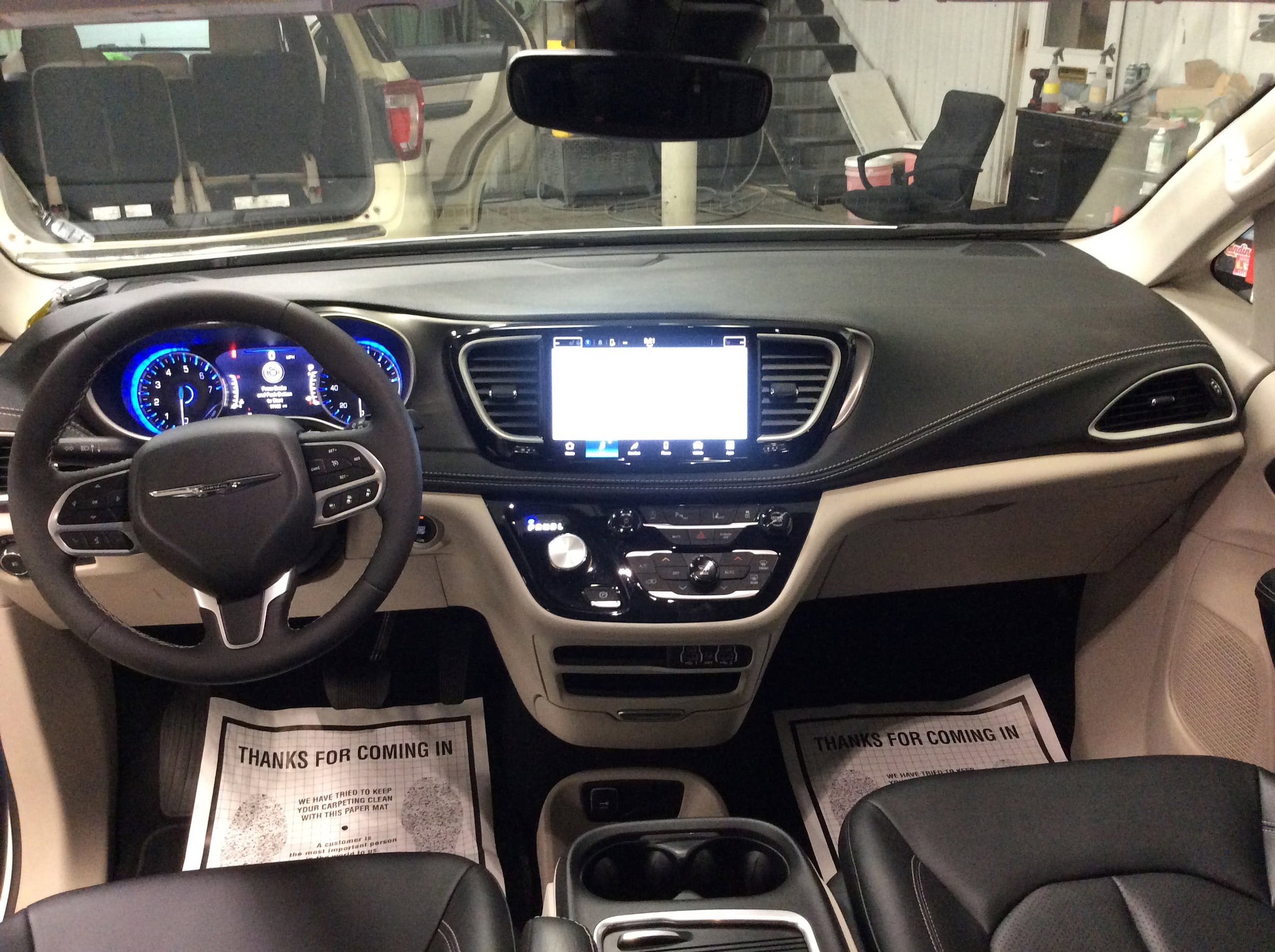 Used 2024 Chrysler Pacifica Touring-L image 19