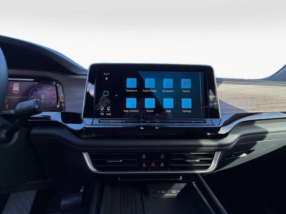 New 2026 Volkswagen Atlas SEL image 17