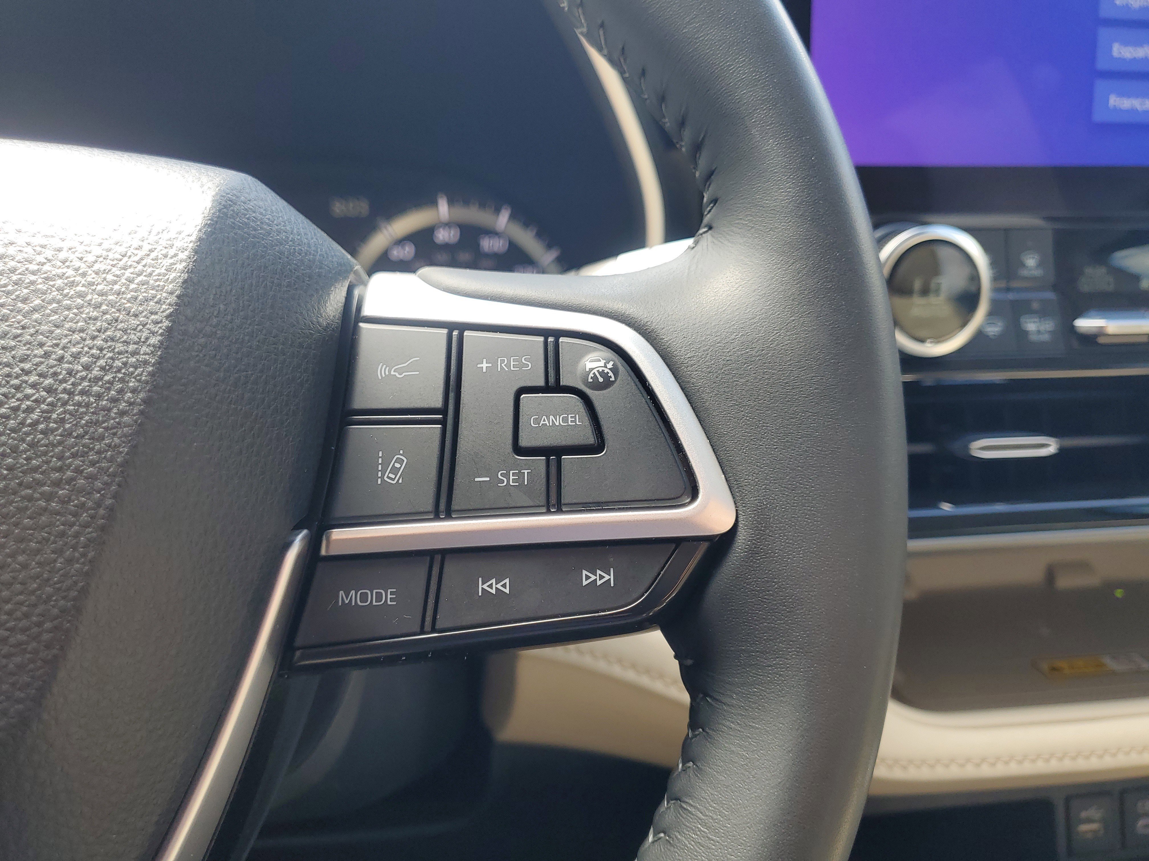 Used 2024 Toyota Highlander XLE image 25