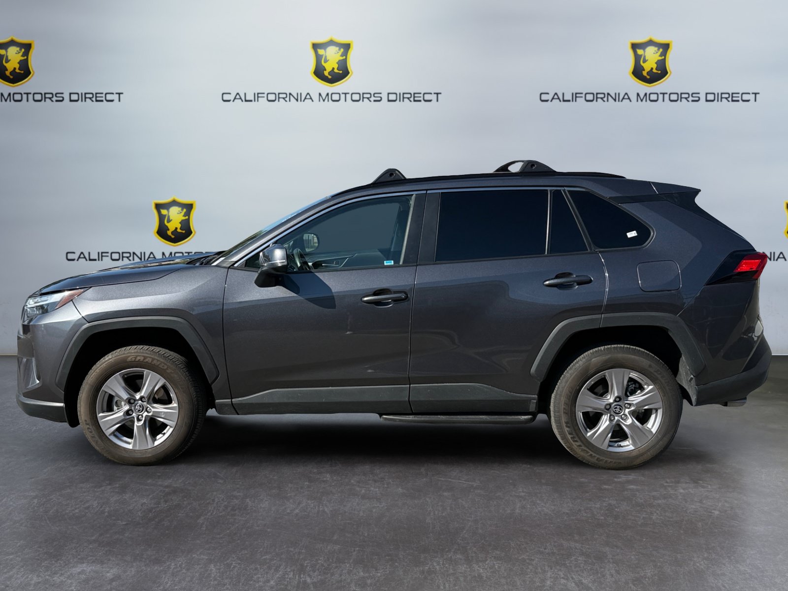 Used 2025 Toyota RAV4 XLE w/ Convenience Package FWD image 2