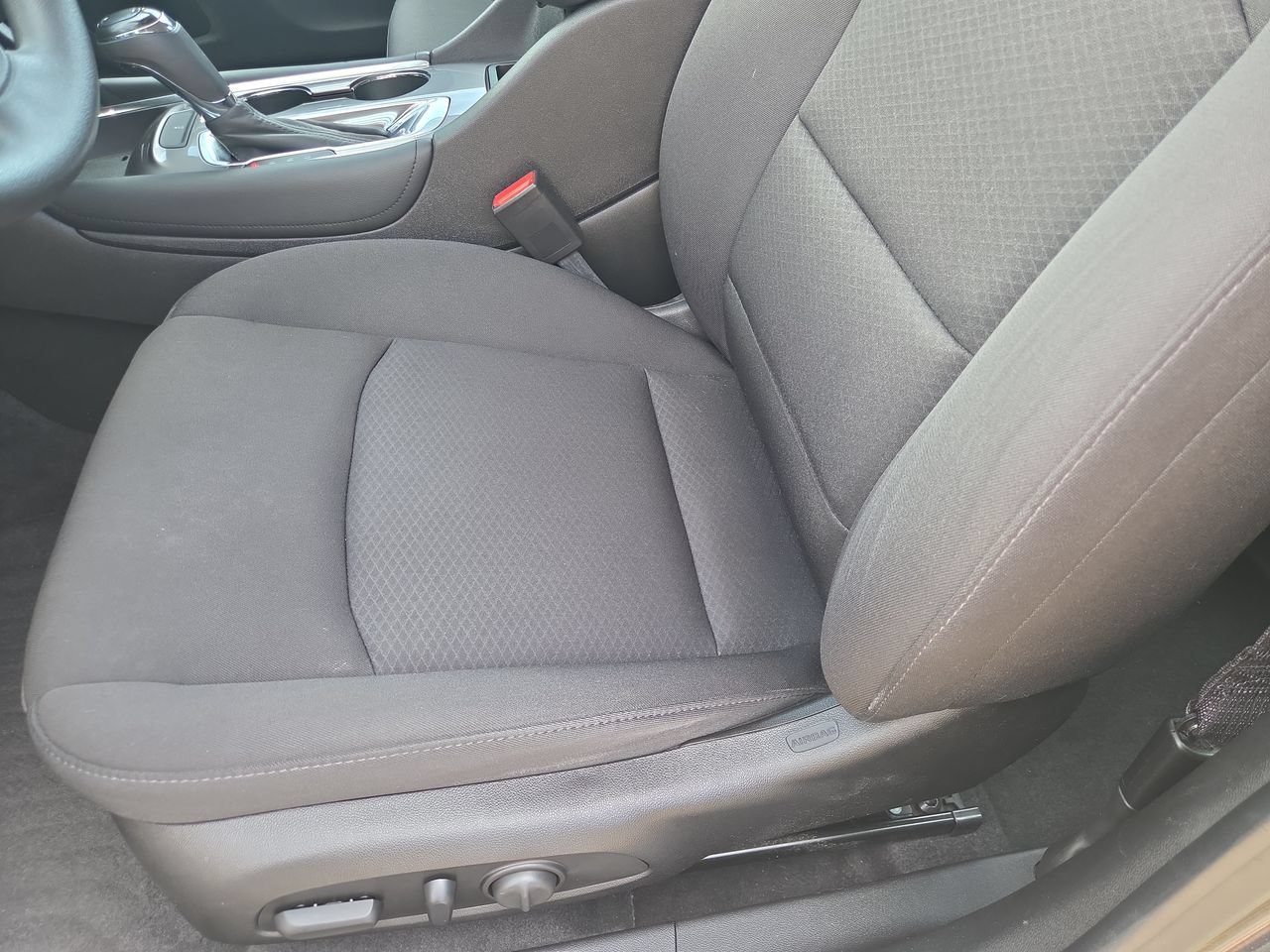 Used 2018 Chevrolet Malibu LT FWD image 14