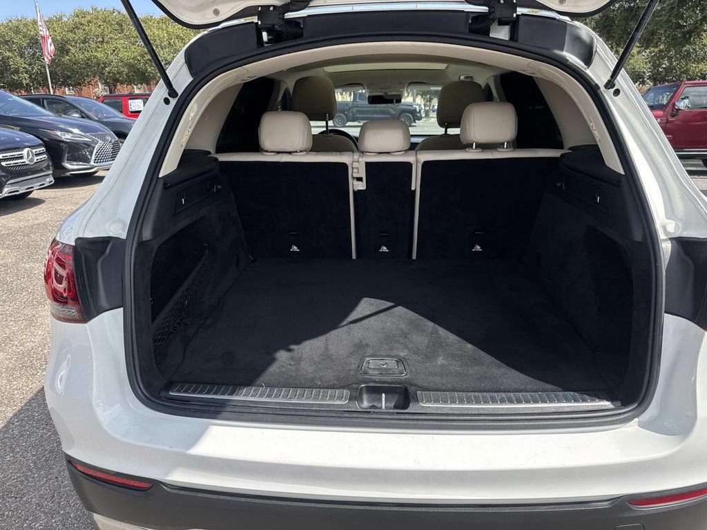 Used 2020 Mercedes-Benz GLC 300 4MATIC w/ Multimedia Package image 9