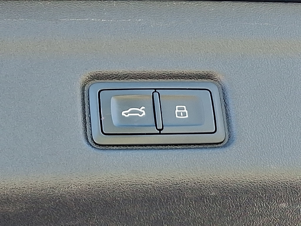 Certified 2025 Audi SQ6 e-tron Prestige AWD/4WD image 31