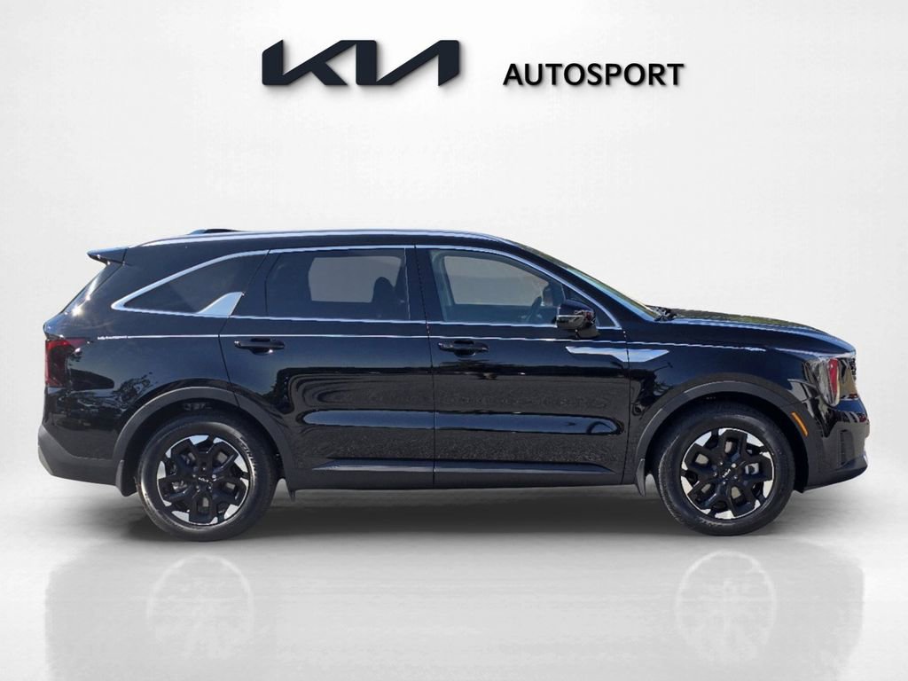 Certified 2025 Kia Sorento S w/ Panoramic Sunroof Package image 4