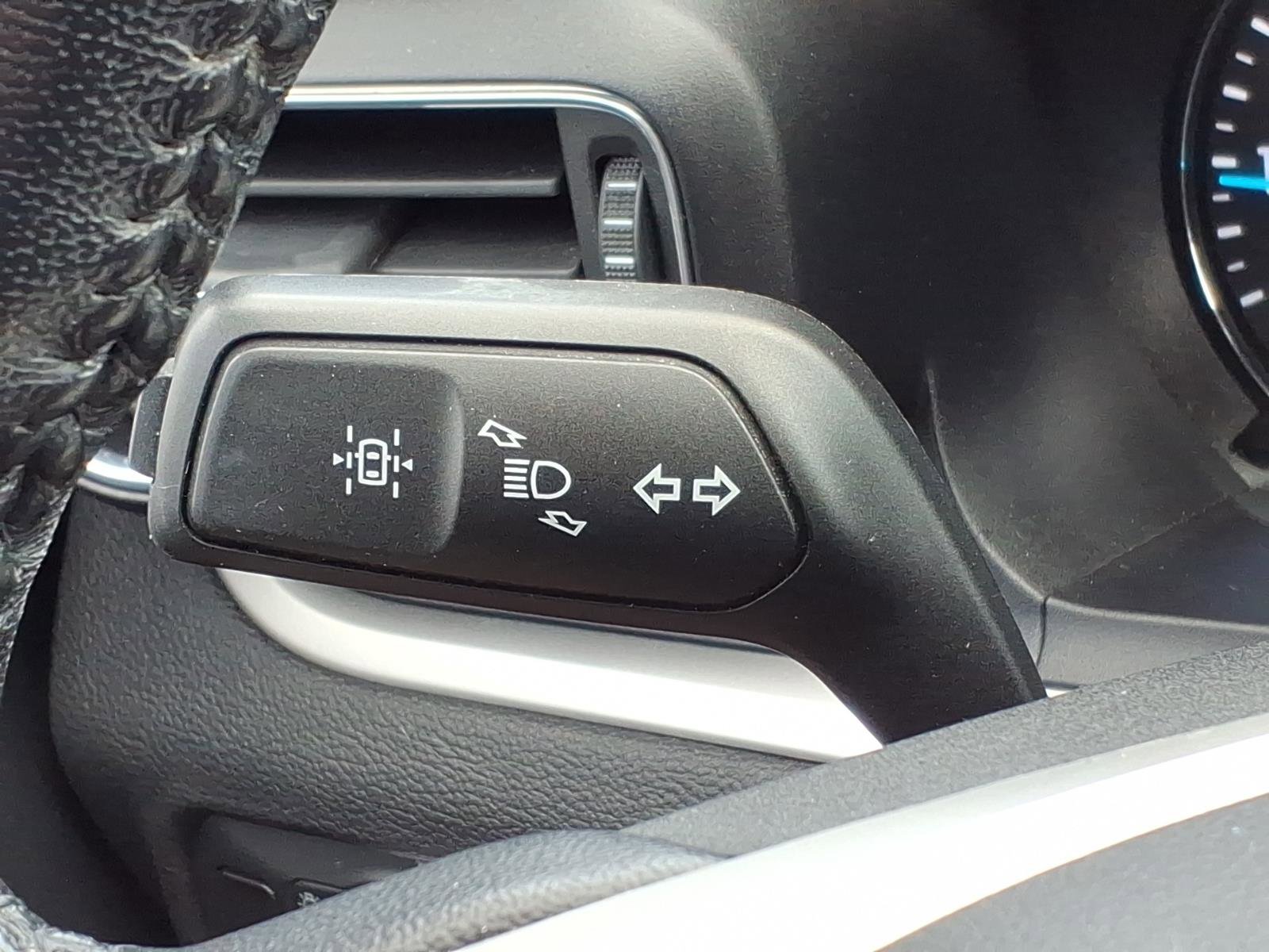 Used 2021 Ford Explorer XLT w/ Equipment Group 202A AWD/4WD image 23