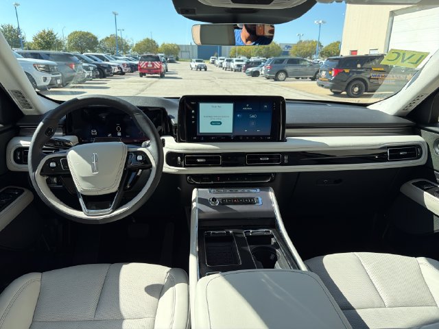New 2027 Lincoln Aviator AWD image 18