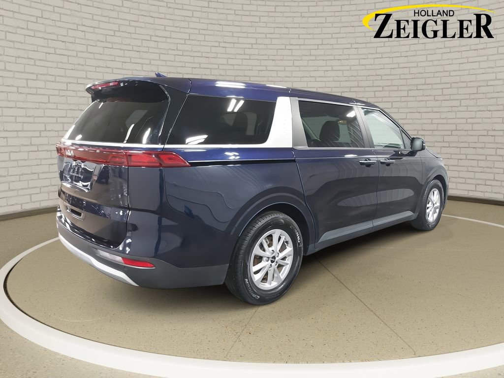 Used 2023 Kia Carnival LX image 5