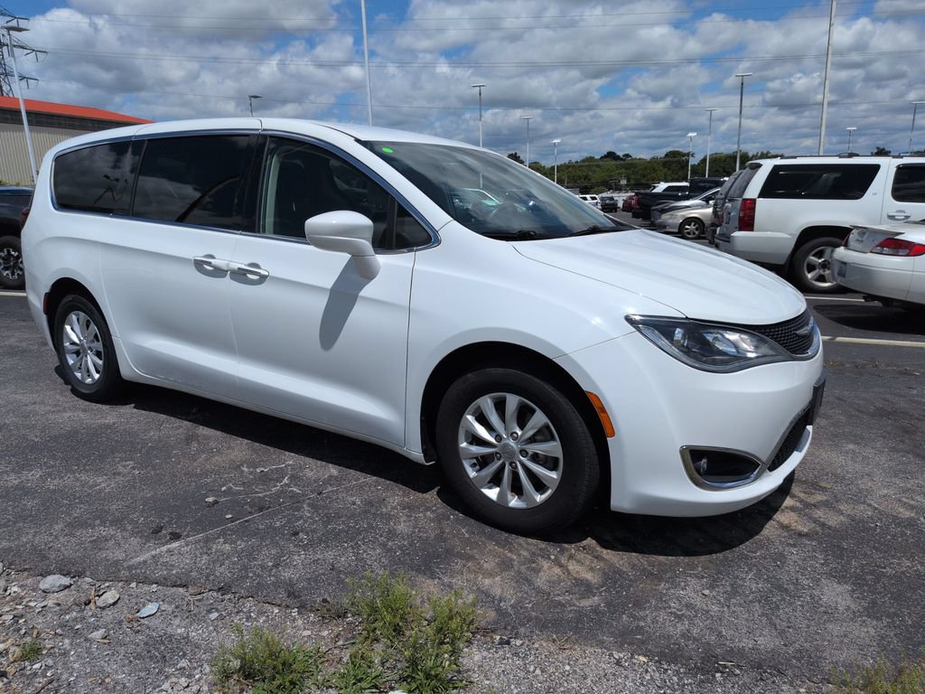 Used 2018 Chrysler Pacifica Touring Plus FWD image 8