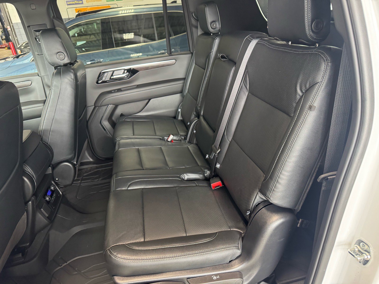 Used 2025 Chevrolet Suburban LS image 10