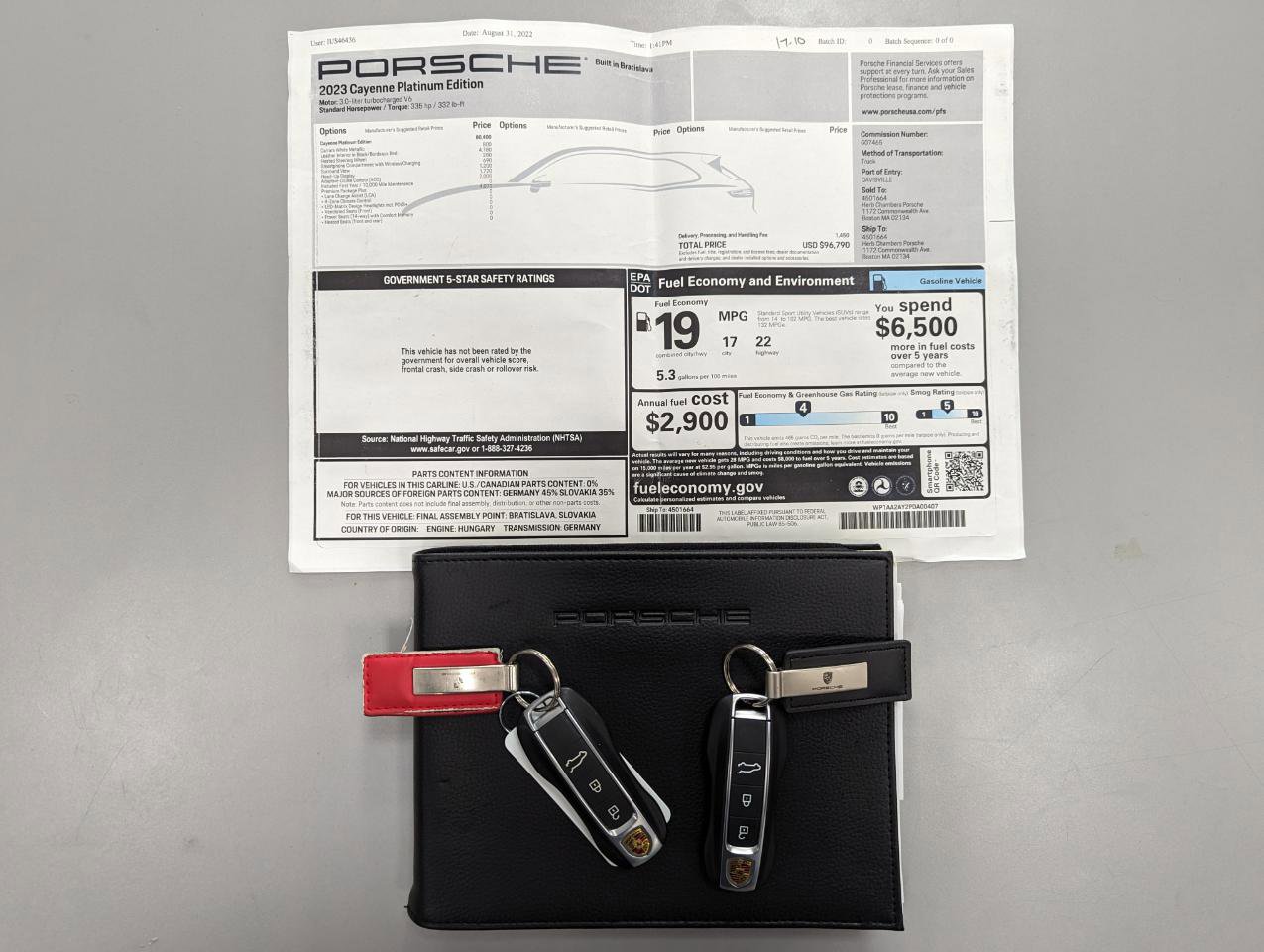 Used 2023 Porsche Cayenne Platinum Edition image 46