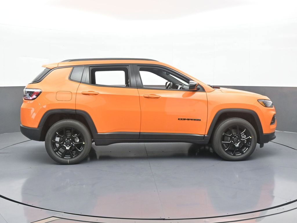 Used 2026 Jeep Compass Latitude AWD/4WD image 7