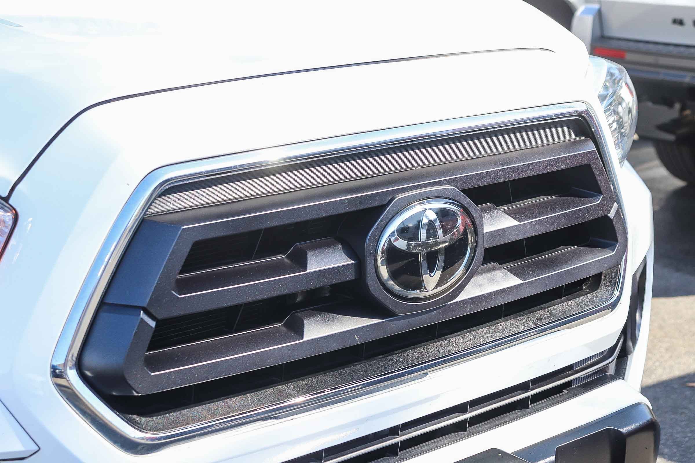 Certified 2020 Toyota Tacoma SR5 image 6