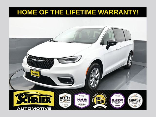 Used 2024 Chrysler Pacifica Touring-L image 1