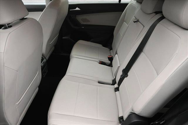 Used 2018 Volkswagen Tiguan SE FWD image 21