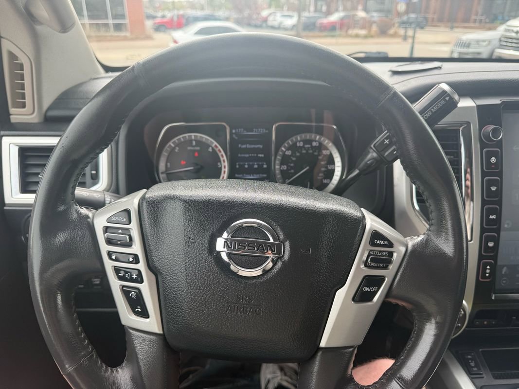 Used 2017 Nissan Titan SV image 15