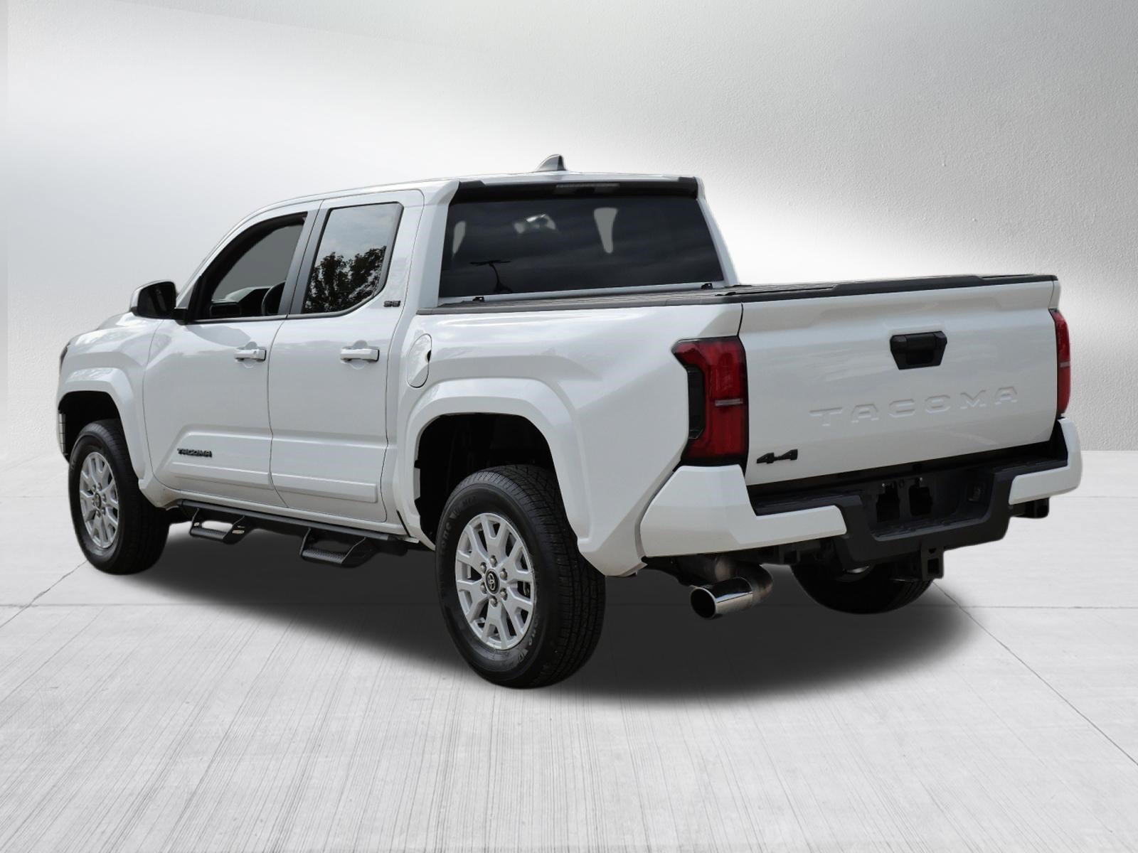Certified 2024 Toyota Tacoma SR5 AWD/4WD image 6