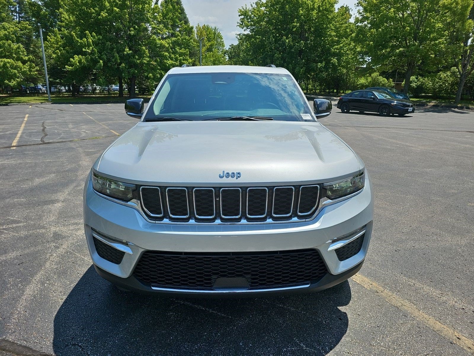 Used 2023 Jeep Grand Cherokee Limited w/ Trailer Tow Prep Group (B) AWD/4WD image 9