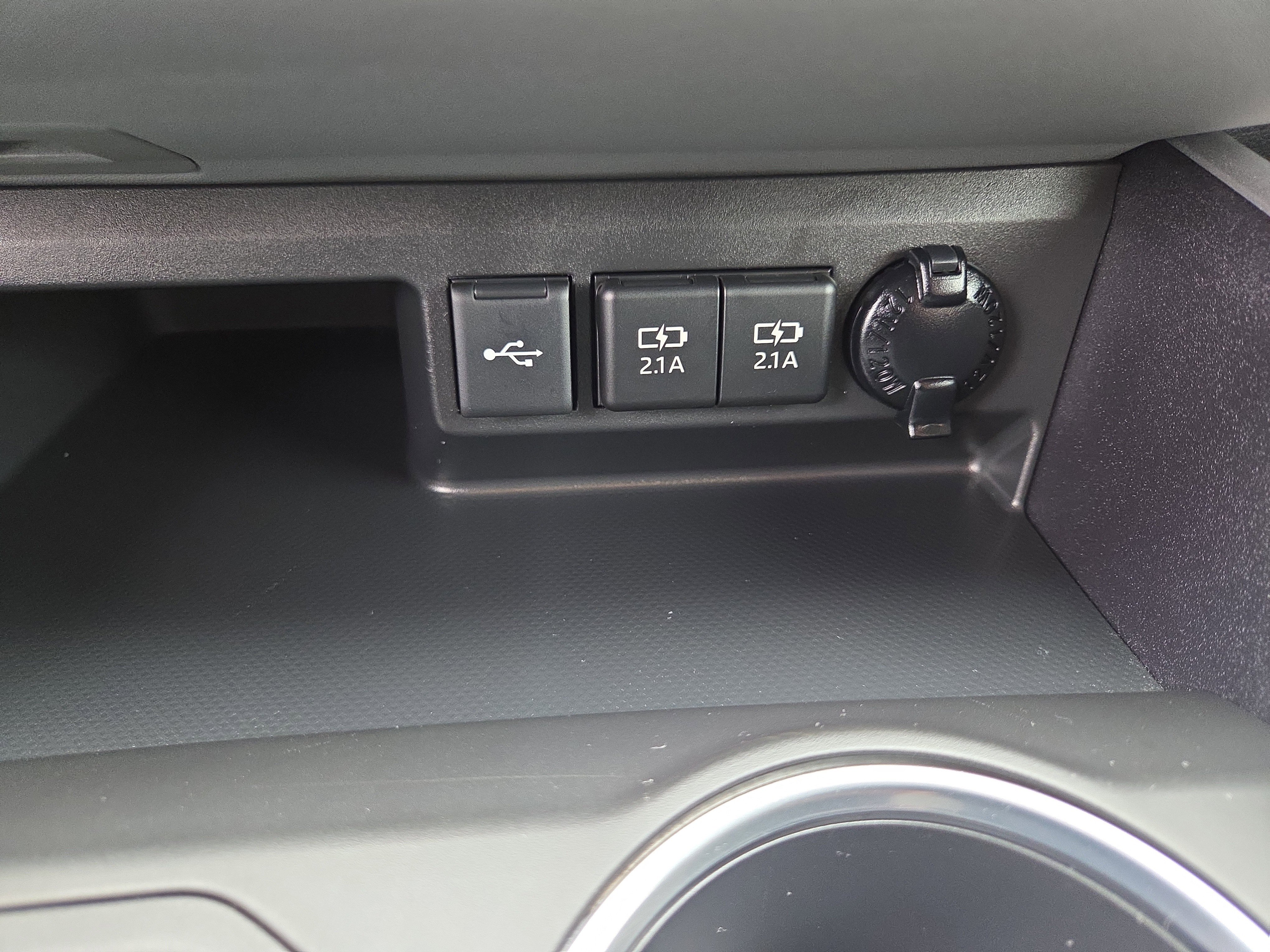 Used 2020 Toyota Highlander LE image 30