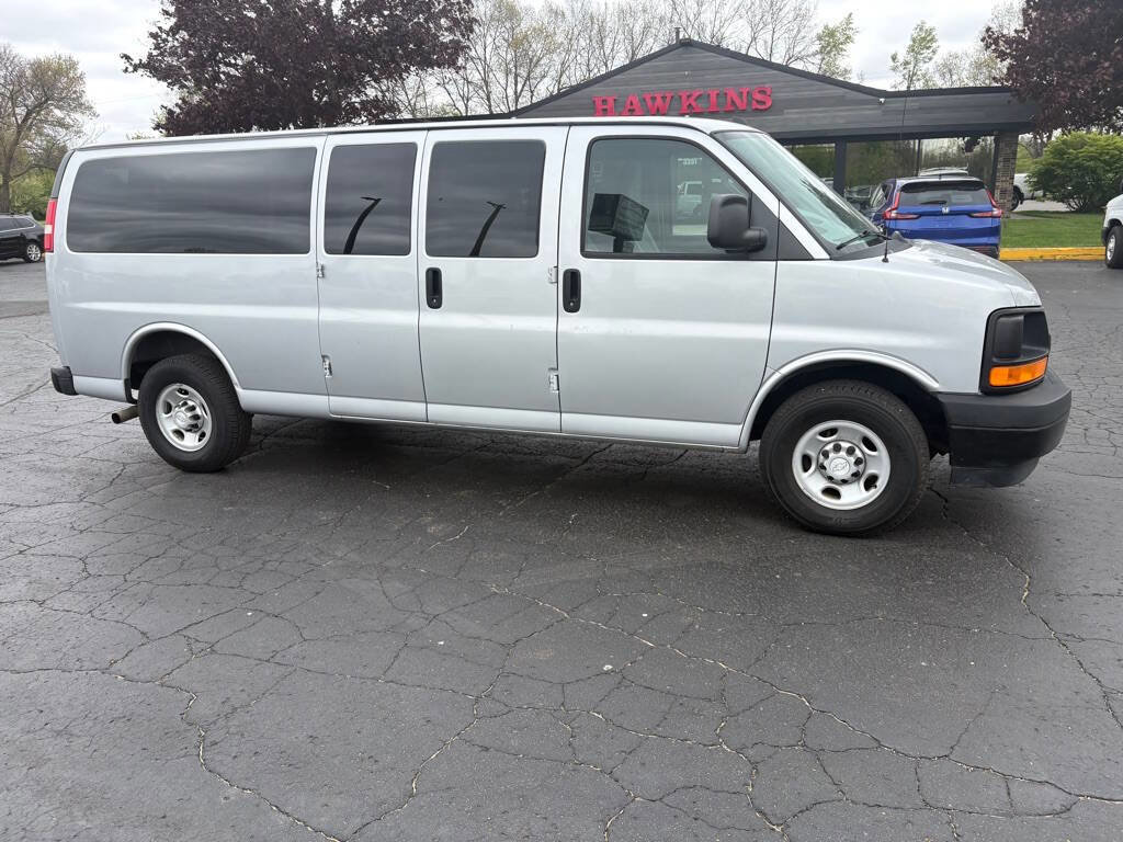 Used 2017 Chevrolet Express 3500 LS RWD image 6