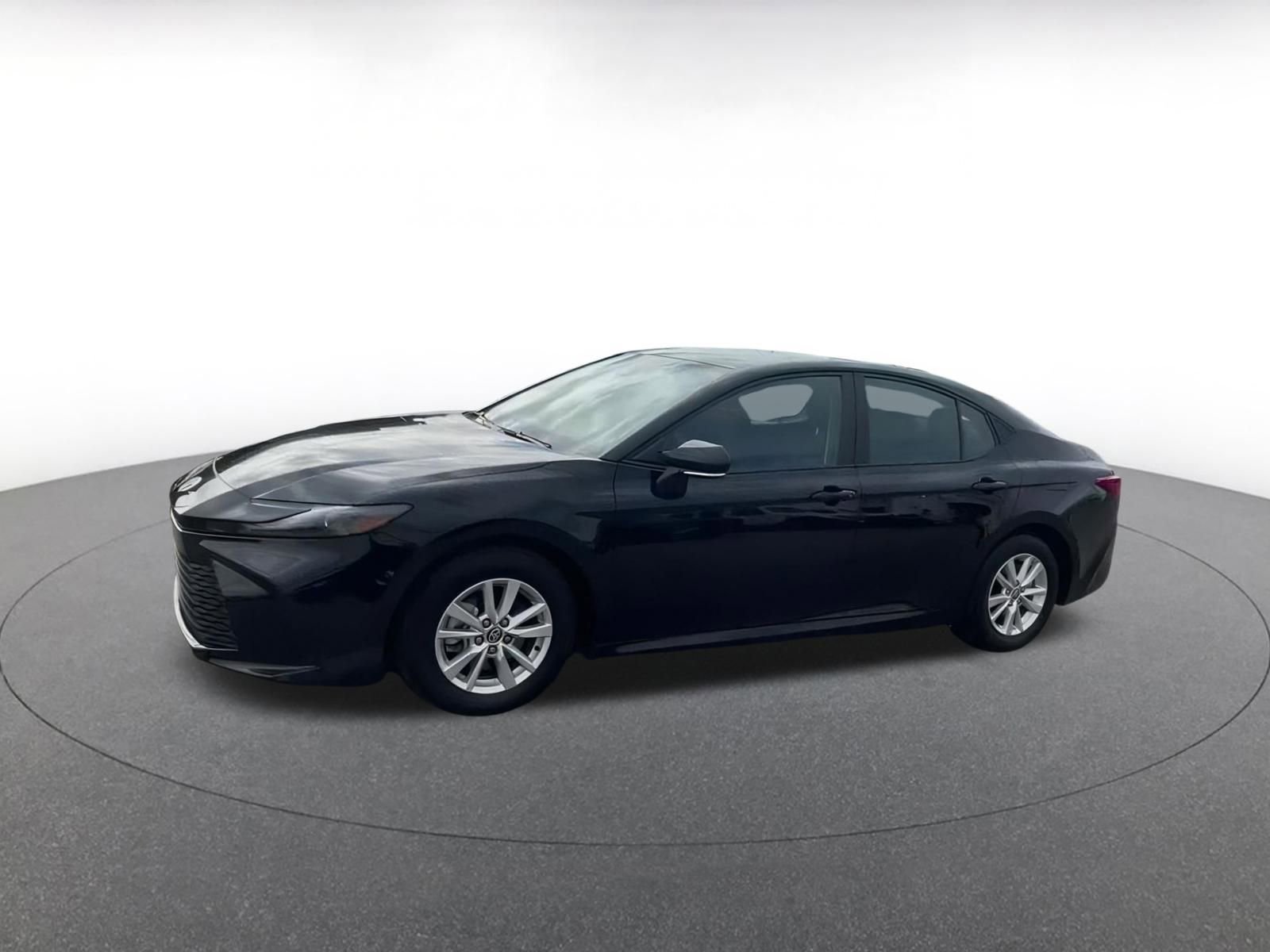 Used 2025 Toyota Camry LE image 8