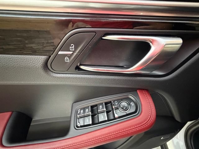 Used 2022 Porsche Macan AWD/4WD image 31