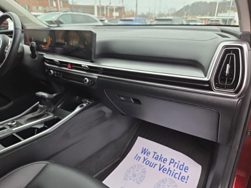 Used 2025 Kia Sorento S image 14