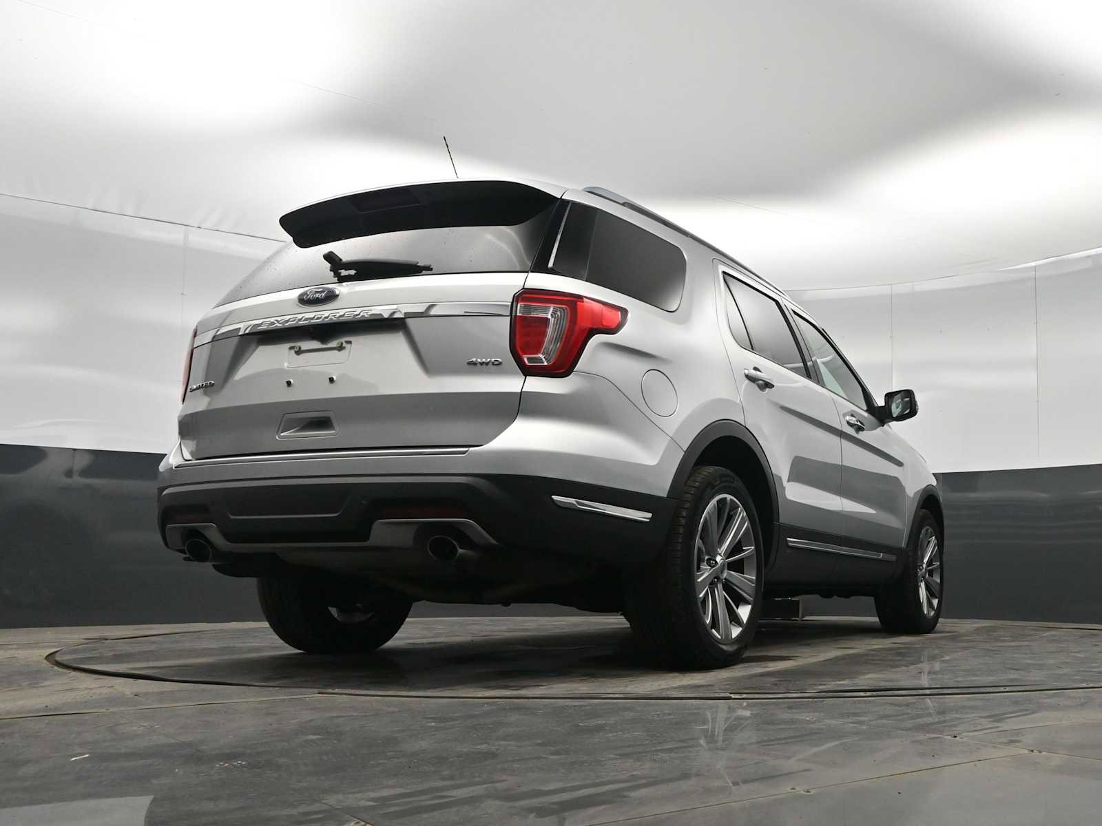 Used 2018 Ford Explorer Limited image 35