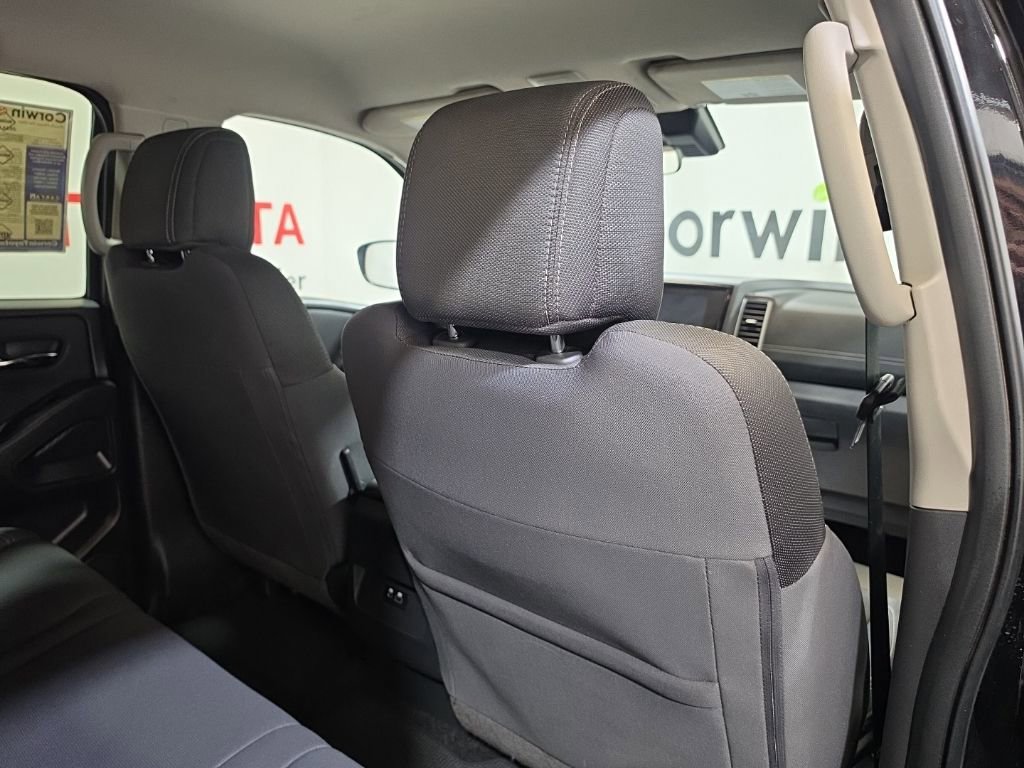Used 2024 Nissan Frontier SV image 18