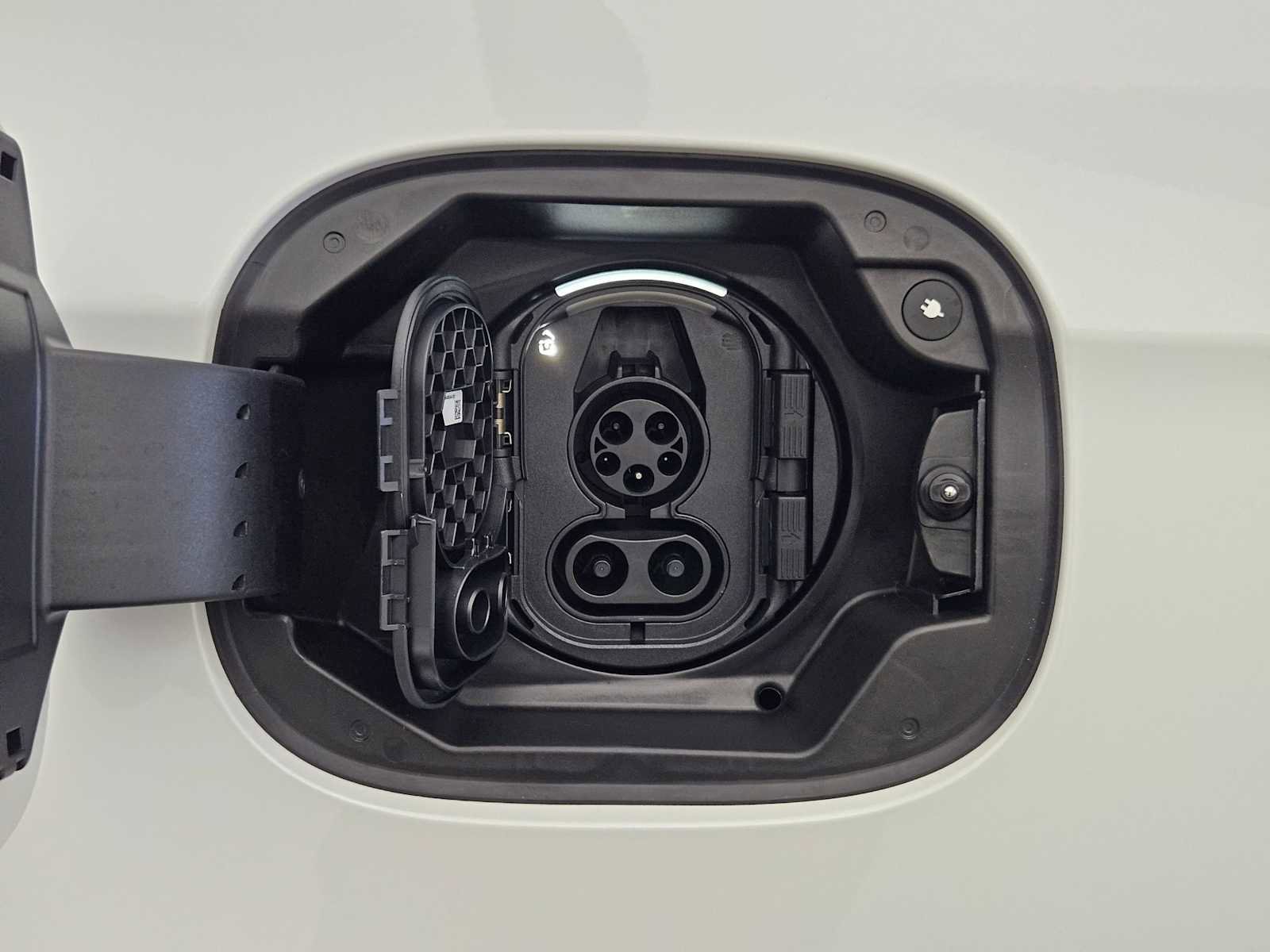 New 2025 Mercedes-Benz S 580e 4MATIC Sedan image 44