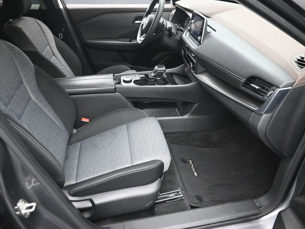 Used 2023 Nissan Rogue SV image 7