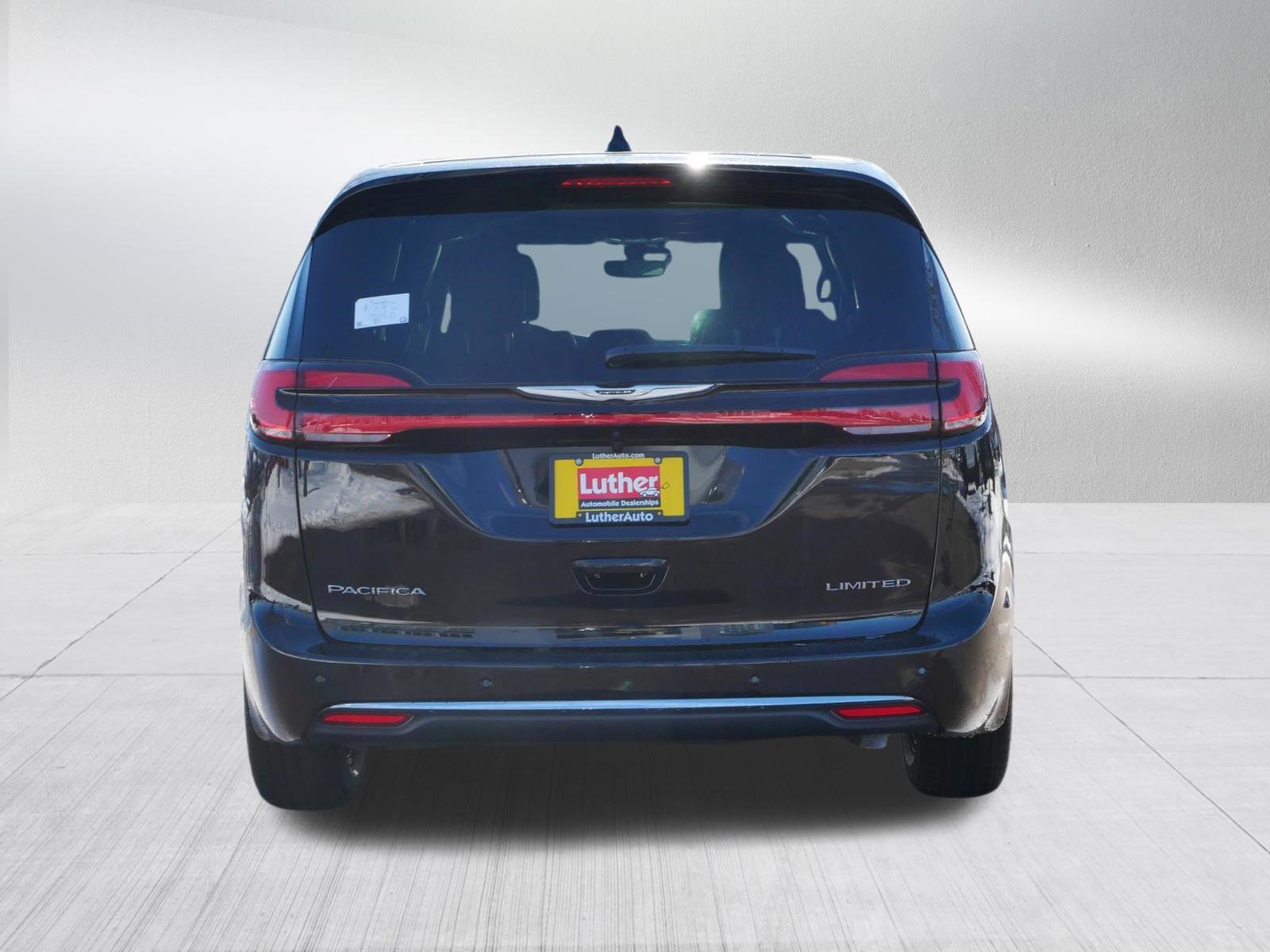 New 2026 Chrysler Pacifica Limited FWD image 6