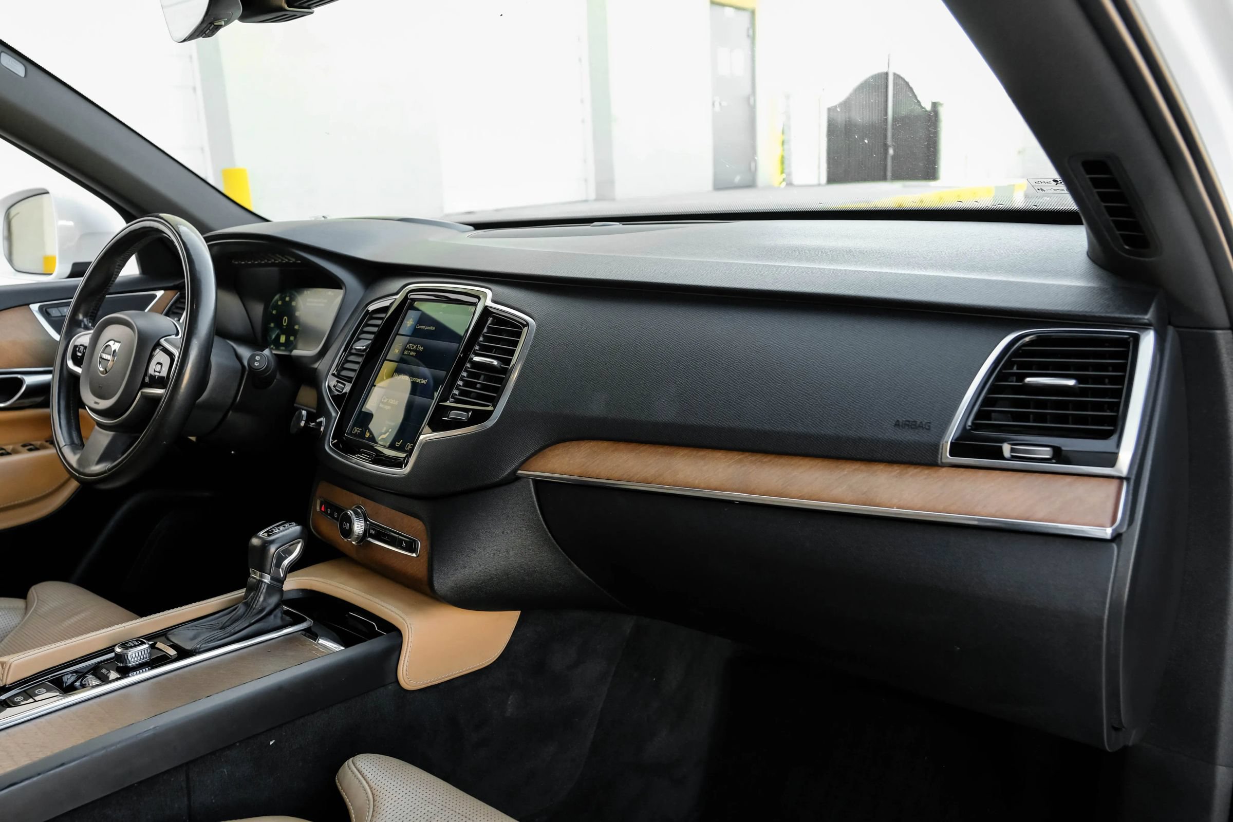 Used 2018 Volvo XC90 T6 Inscription w/ Convenience Package AWD/4WD image 16