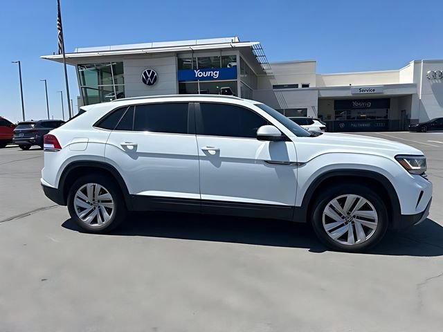 Used 2020 Volkswagen Atlas Cross Sport SE w/ Towing Package AWD/4WD image 2