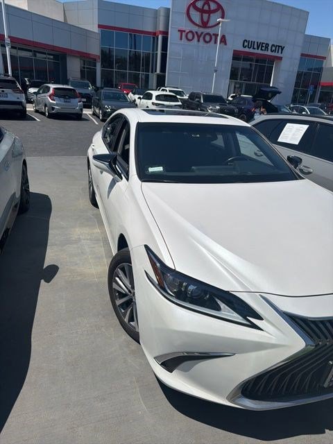 Used 2021 Lexus ES 350 w/ Accessory Package FWD image 2