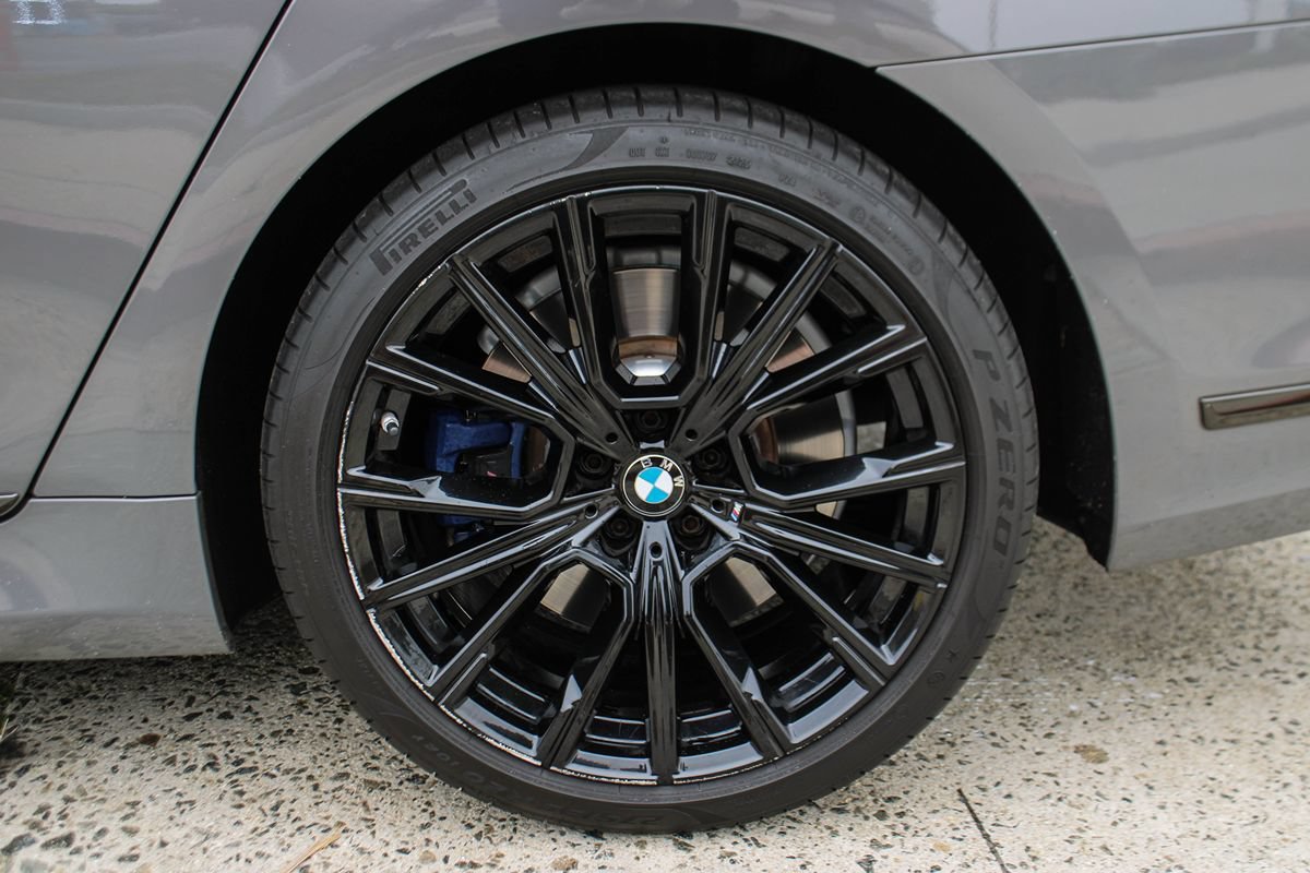 Used 2021 BMW 750i xDrive w/ M Sport Package AWD/4WD image 38
