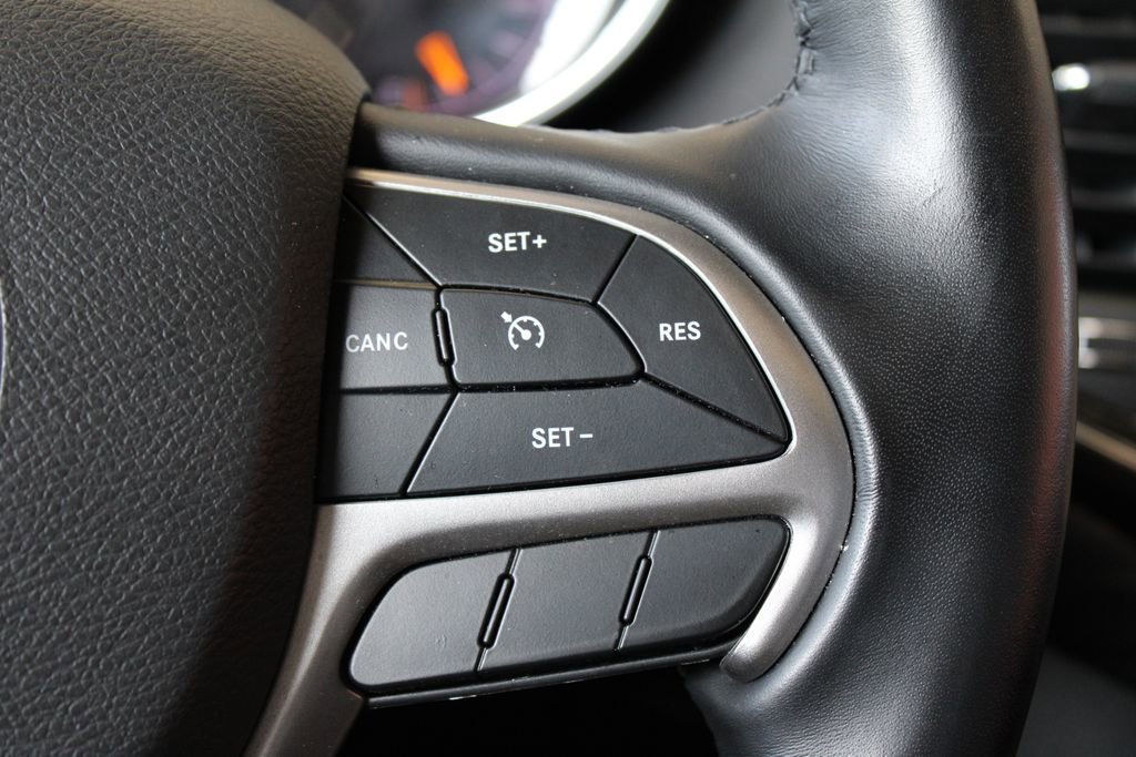 Used 2022 Jeep Grand Cherokee Laredo E AWD/4WD image 26