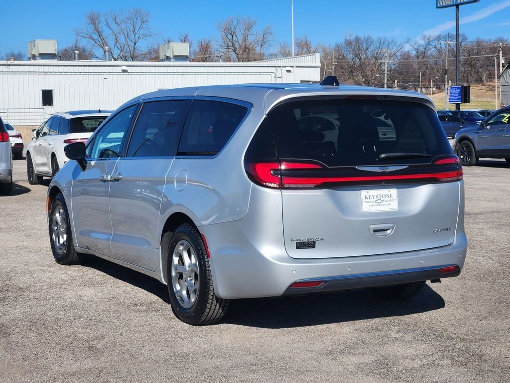 Used 2024 Chrysler Pacifica Limited image 7