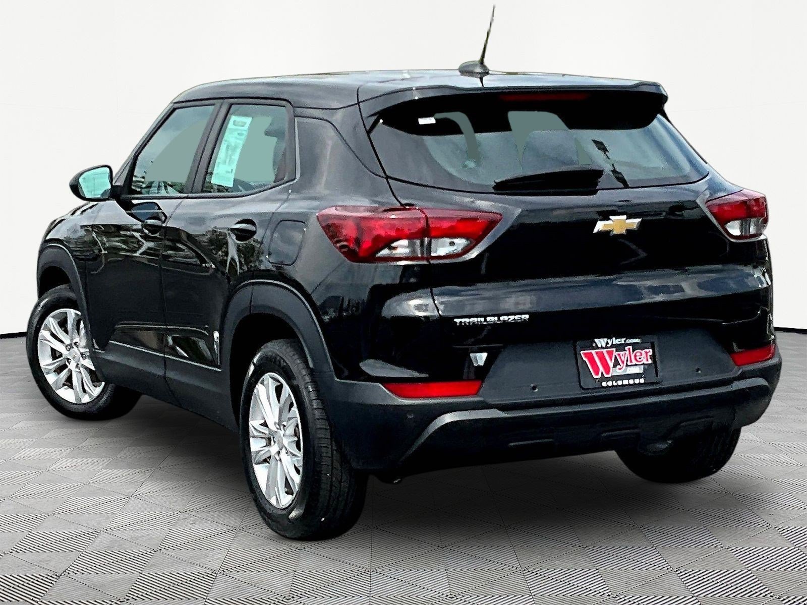 Used 2021 Chevrolet TrailBlazer LS FWD image 4