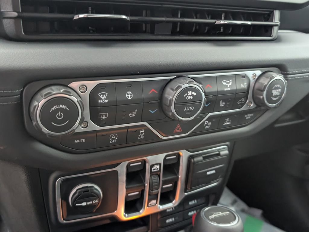 New 2026 Jeep Gladiator Sport AWD/4WD image 17