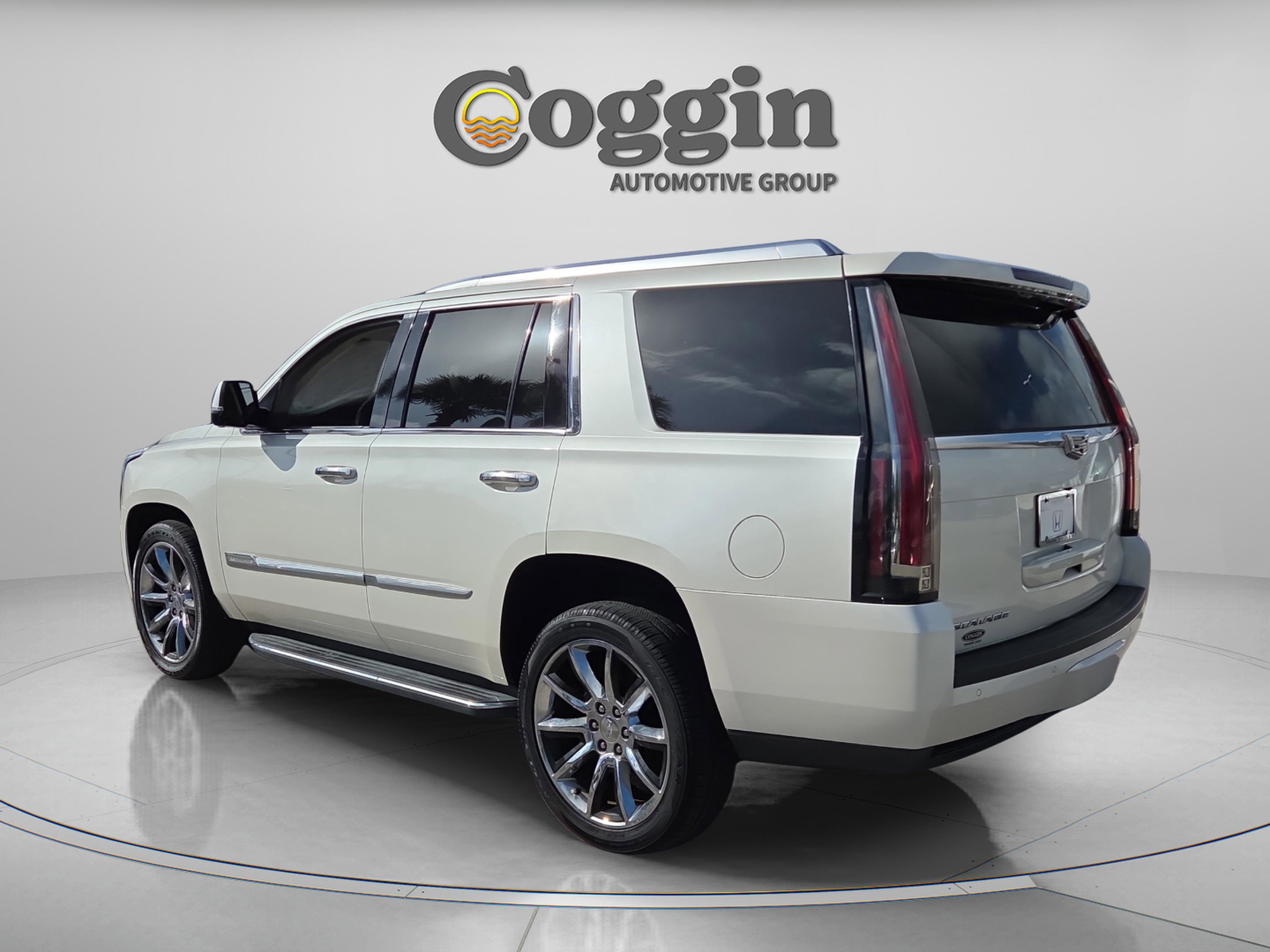 Used 2015 Cadillac Escalade Luxury image 4